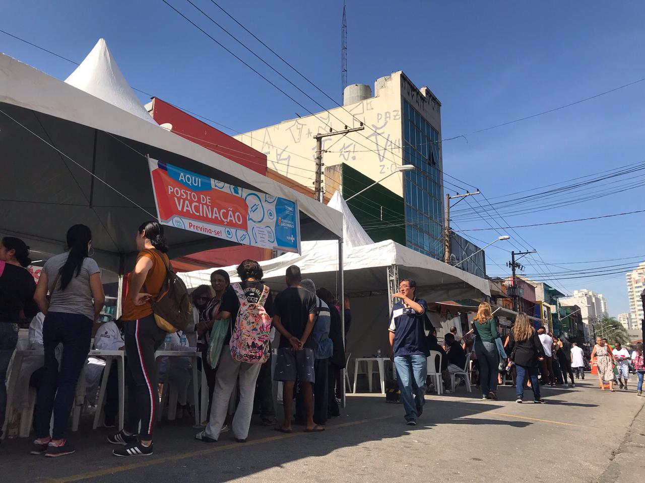Foto panorâmica da Rua Doze de Outubro 